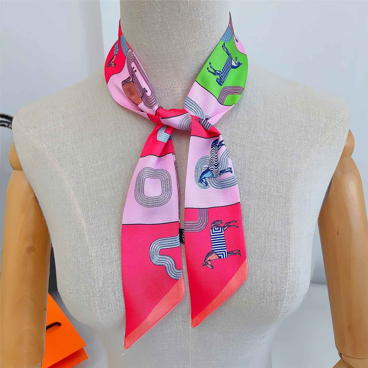 Brand Design Lattice Horse Sca - Women Accessories Brands บทวิจารณ์และราคา