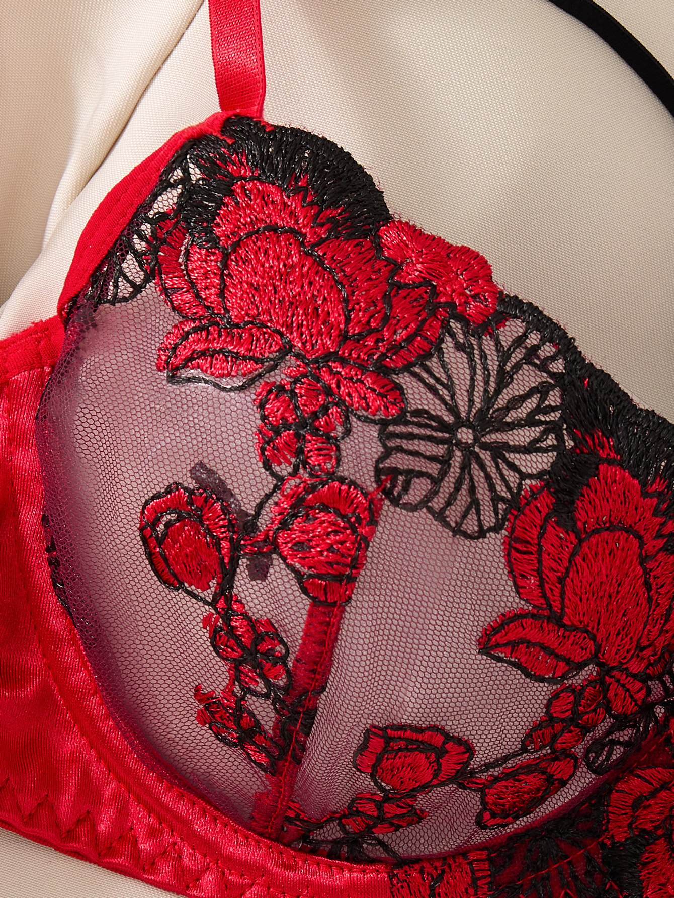 A set of sexy Red lingerie, in - Woman Accessory บทวิจารณ์และราคา