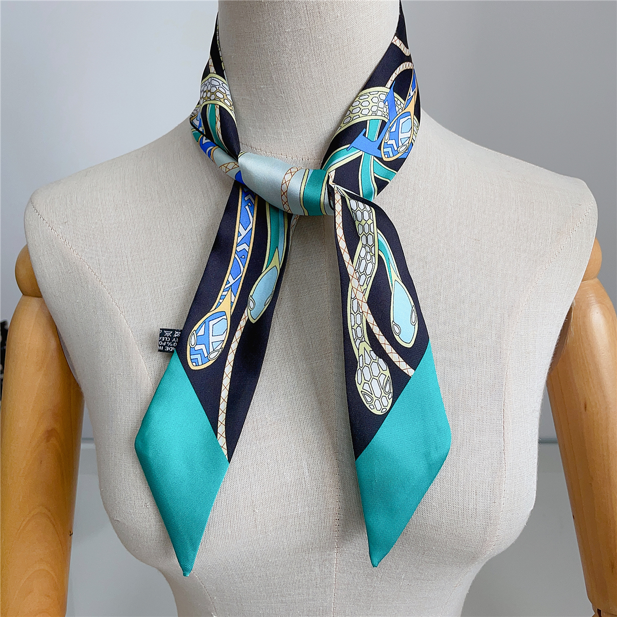 New Brand Design Colored Snake - Women Accessories Brands บทวิจารณ์และราคา