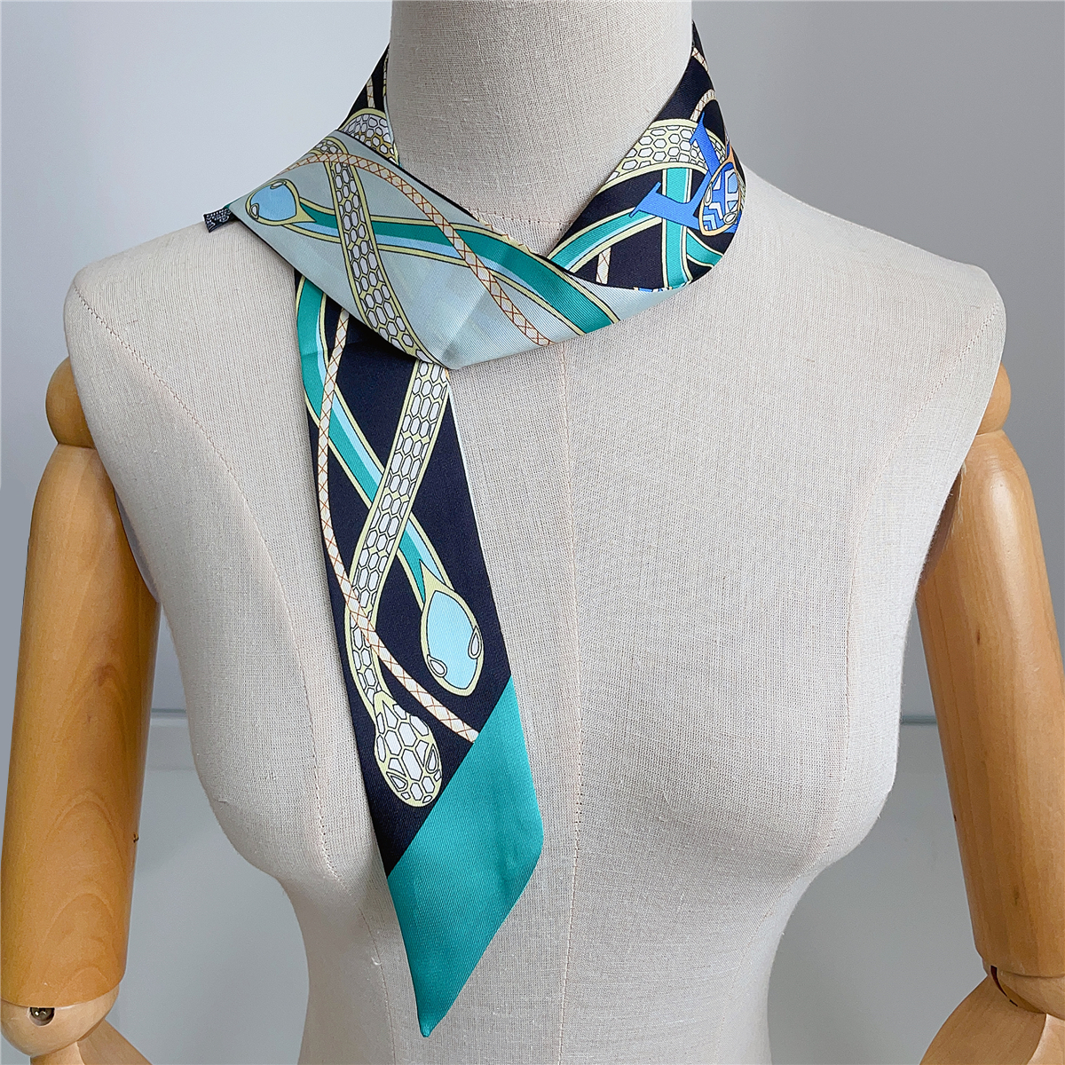 New Brand Design Colored Snake - Women Accessories Brands บทวิจารณ์และราคา
